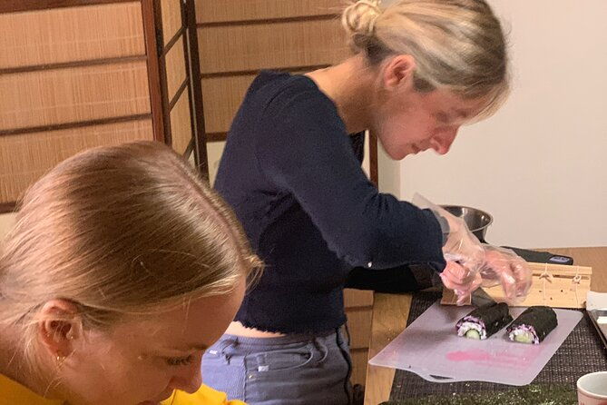 private-art-sushi-roll-class-in-kyoto