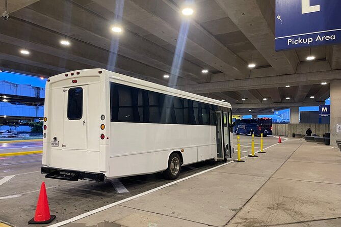 private-austin-bergstrom-airport-transfer-charter-bus-to-austin