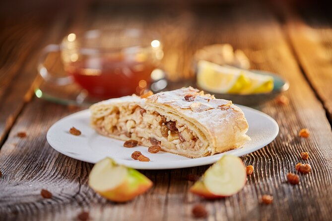 private-austrian-food-tasting-tour-in-salzburgs-old-town