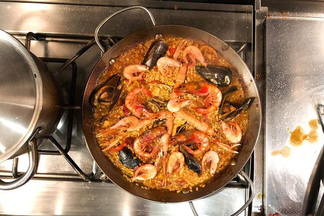 private-authentic-paella-cooking-class-in-barcelona-with-josh