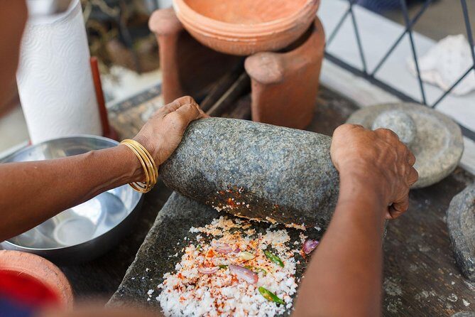 Private Authentic Sri Lankan Cooking Class with a Grandmother in Colombo - The Experience in Detail