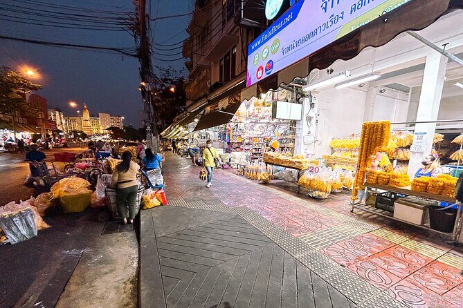 Private Bangkok Romantic Evening Tour by TukTuk - FAQ