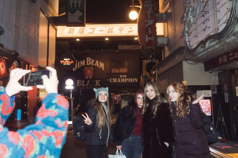 private-bar-hopping-kabuki-cho-tour-with-local-guide