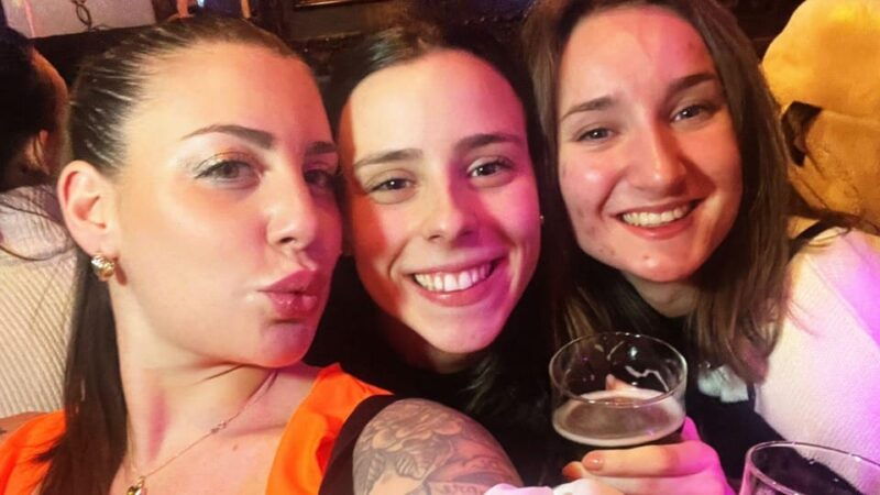 private-bar-tour-with-bar-maid-guide-amsterdam-red-light