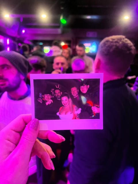 private-bar-tour-with-bar-maid-guide-amsterdam-red-light