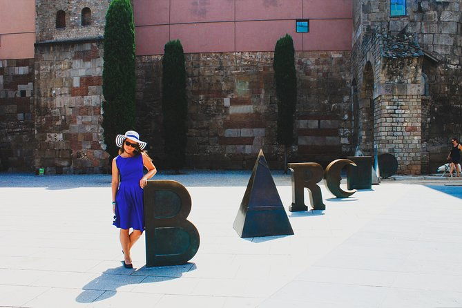 private-barcelona-bike-tour-gaudis-art-and-medieval-districts-with-local-guide