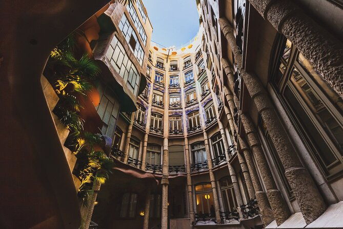 private-barcelona-bike-tour-gaudis-art-and-medieval-districts-with-local-guide