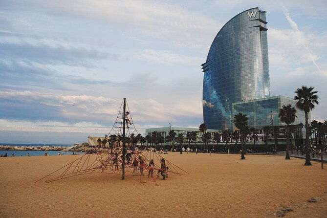 private-barcelona-bike-tour-gaudis-art-and-medieval-districts-with-local-guide
