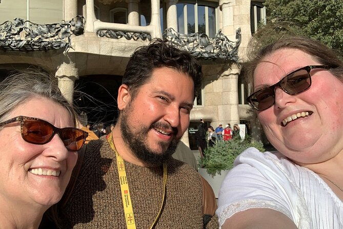 private-barcelona-highlights-gothic-sagrada-familia-park-guell