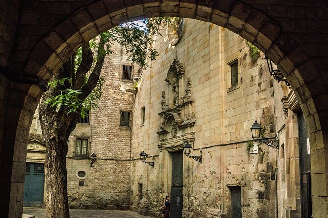 private-barcelona-old-town-walking-tour-gothic-quarter-born