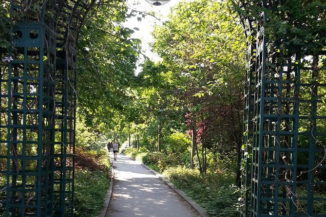 private-bastille-and-aligre-market-walking-tour-with-the-highline-2