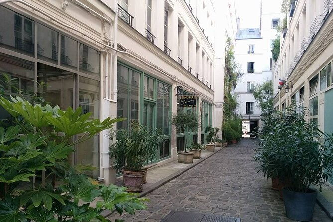 private-bastille-and-aligre-market-walking-tour-with-the-highline-2