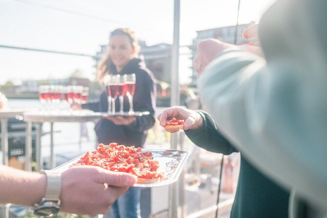 private-bbq-cruise-tour-at-lake-paterswoldsemeer-with-drinks