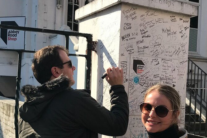 private-beatles-and-london-rock-tour-in-electric-taxi