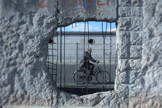 private-behind-the-berlin-wall-and-cold-war-berlin-tour