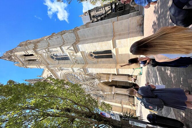private-best-of-bordeaux-walking-tour-glass-of-bordeaux-wine