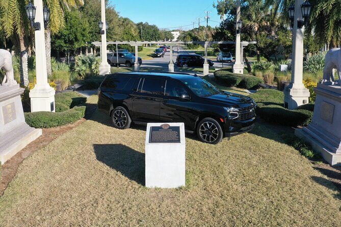 Private Black Car and Limousine Service with Chauffeur for 2 hours - A Practical and Stylish Way to Explore St. Augustine