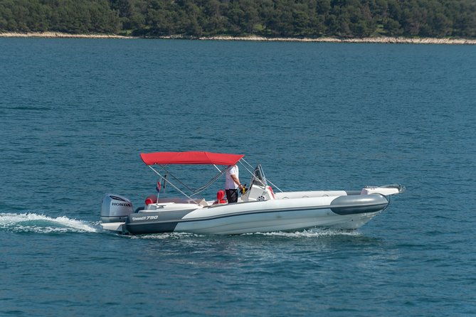 private-blue-lagoon-and-island-solta-speedboat-tour-full-day