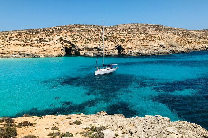 private-boat-charter-to-comino-blue-lagoon