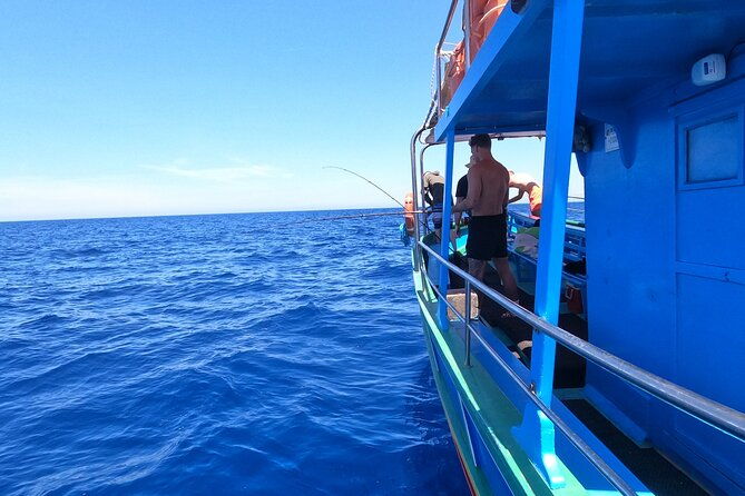 private-boat-charter-to-crystal-blue-lagoon-caves-comino