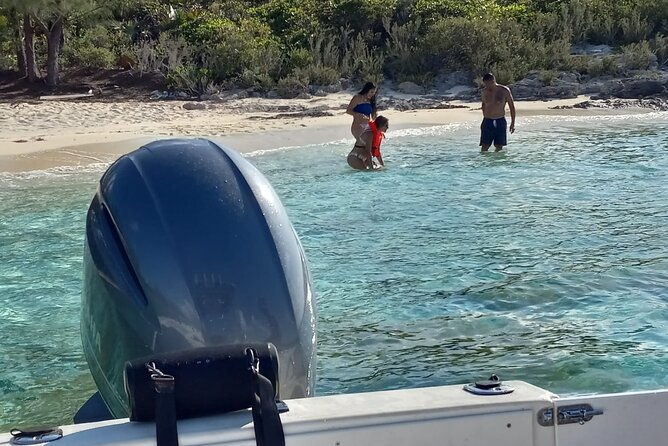 private-boat-charter-with-captain-in-nassau-and-rose-island
