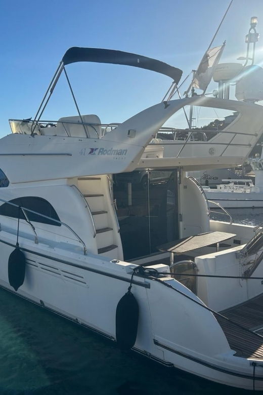 private-boat-coastline-day-trip