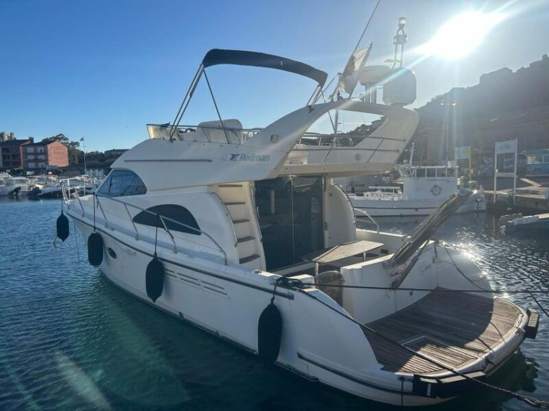 private-boat-coastline-day-trip