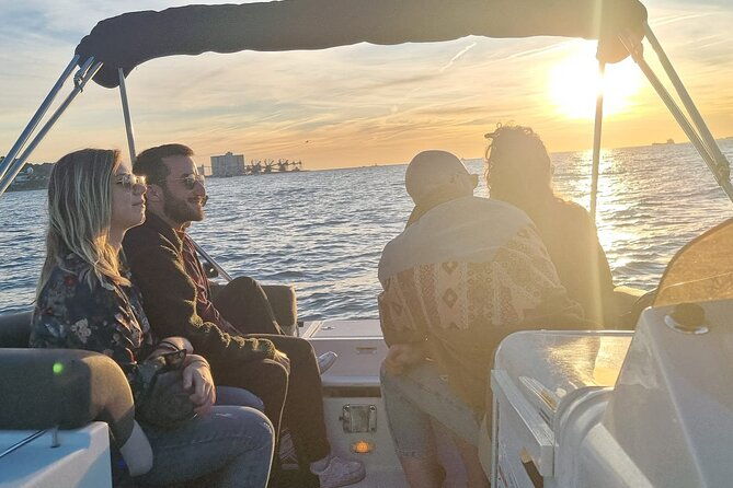 private-boat-cruise-with-6-bottles-of-champagne-2-hours