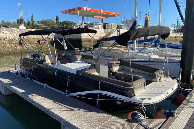 private-boat-cruise-with-6-bottles-of-champagne-2-hours