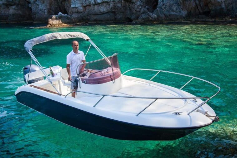 private-boat-excursion-elaphiti-islands-fuel-included