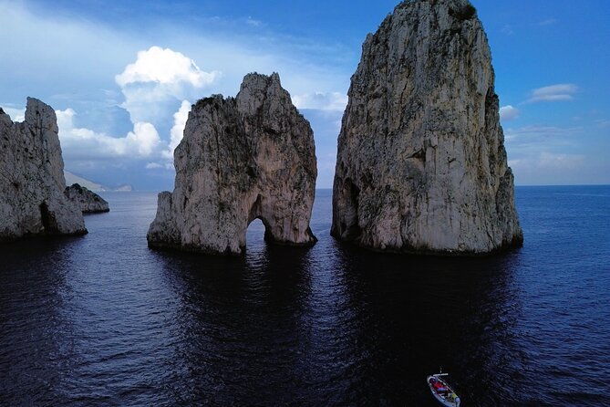 private-boat-experience-experience-the-sea-of-capri-at-its-best-4-hours