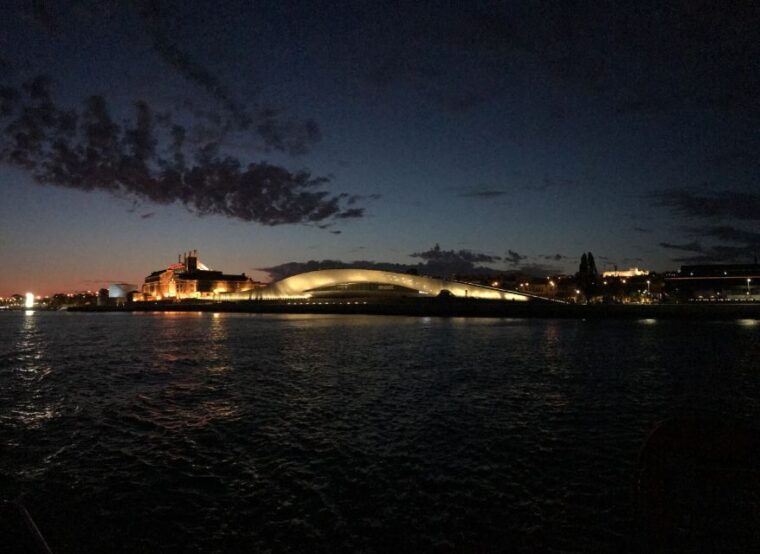 private-boat-night-tour-lisbon