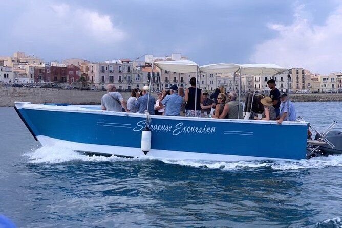 private-boat-tour-1h-ortigia-and-caves-with-tales
