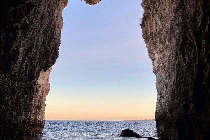 private-boat-tour-1h-ortigia-and-caves-with-tales