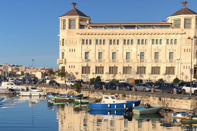 private-boat-tour-1h-ortigia-and-caves-with-tales