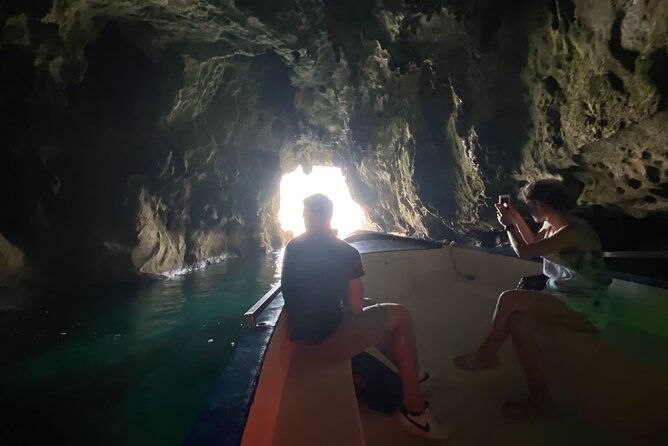 private-boat-tour-1h-ortigia-and-caves-with-tales