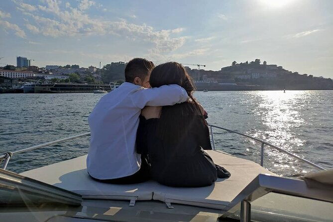 private-boat-tour-6-bridges-and-ribeira-1h30-group-price-up-to-6px