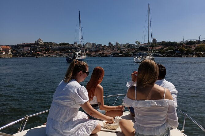 private-boat-tour-6-bridges-and-ribeira-1h30-group-price-up-to-6px