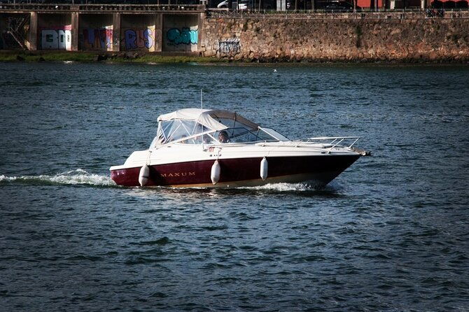 private-boat-tour-6-bridges-and-ribeira-1h30-group-price-up-to-6px