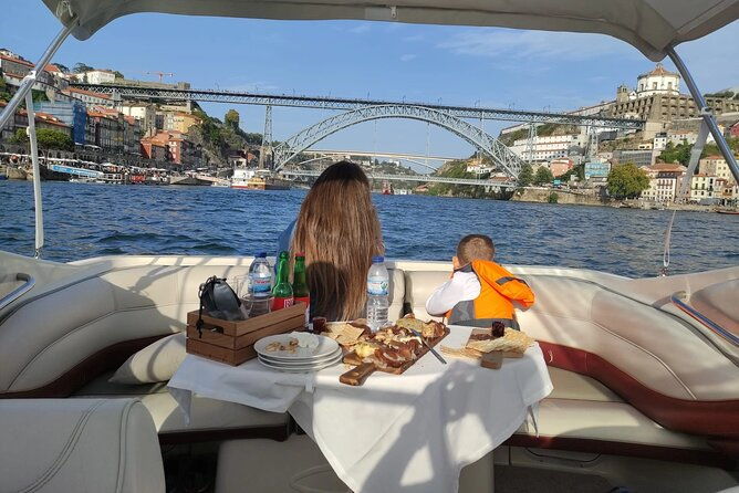 private-boat-tour-6-bridges-and-ribeira-1h30-group-price-up-to-6px