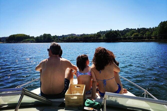 private-boat-tour-6-bridges-and-ribeira-1h30-group-price-up-to-6px