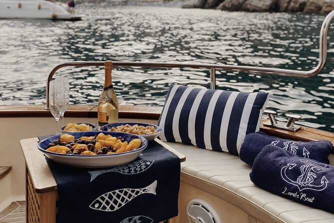 private-boat-tour-along-amalfi-coast
