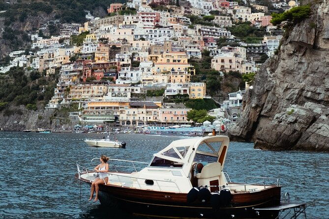 private-boat-tour-along-the-amalfi-coast-from-positano