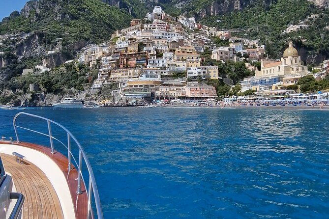 private-boat-tour-along-the-amalfi-coast-from-positano