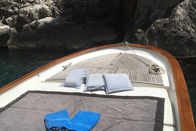 private-boat-tour-around-capri-with-classy-gozzo