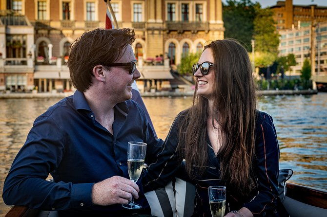 private-boat-tour-champagne-canal-cruise-in-amsterdam