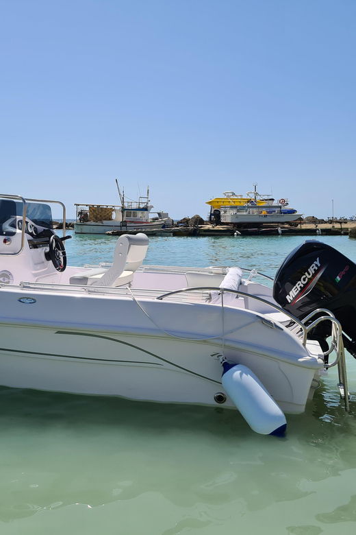 private-boat-tour-from-avola-to-marzamemi-with-snorkeling-2