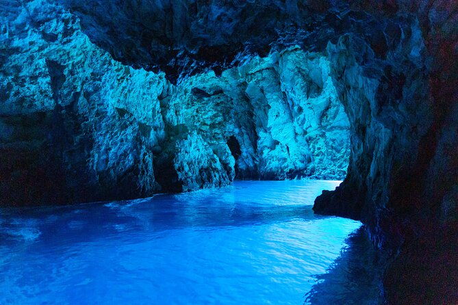 private-boat-tour-from-hvar-blue-and-green-cave-vis-and-the-pakleni-islands