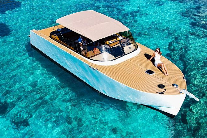 private-boat-tour-from-hvar-blue-and-green-cave-vis-and-the-pakleni-islands