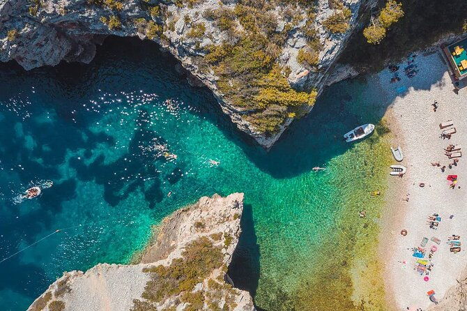 private-boat-tour-from-hvar-blue-and-green-cave-vis-and-the-pakleni-islands